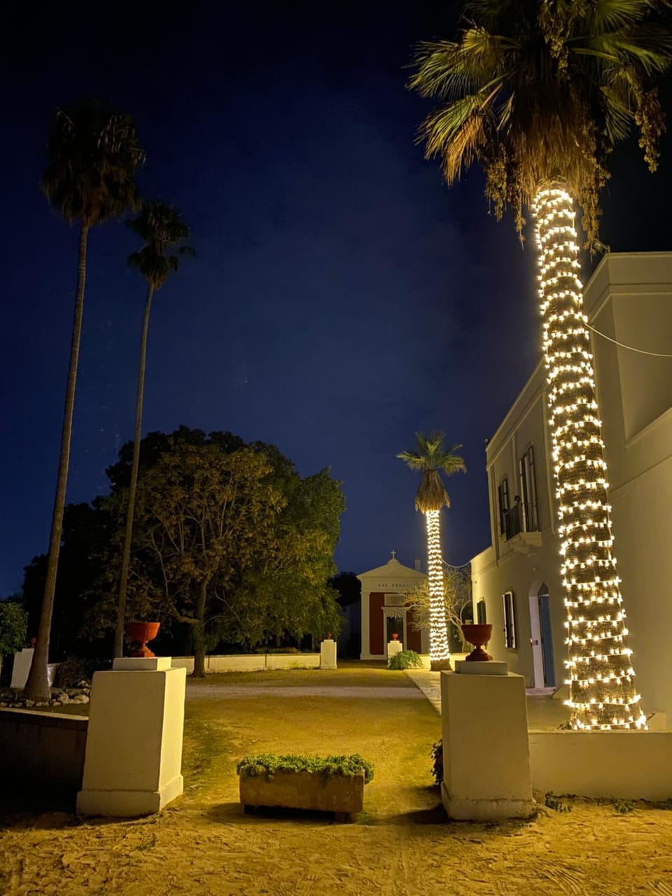 Property building, Patio, Facade/entrance, Garden