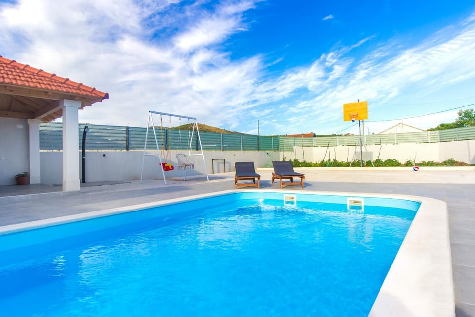 Property building, Swimming pool