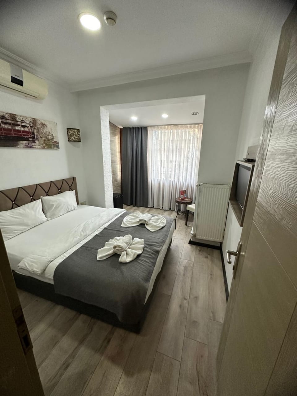 Bed, TV and multimedia, Decorative detail, Bedroom, towels, air conditioner