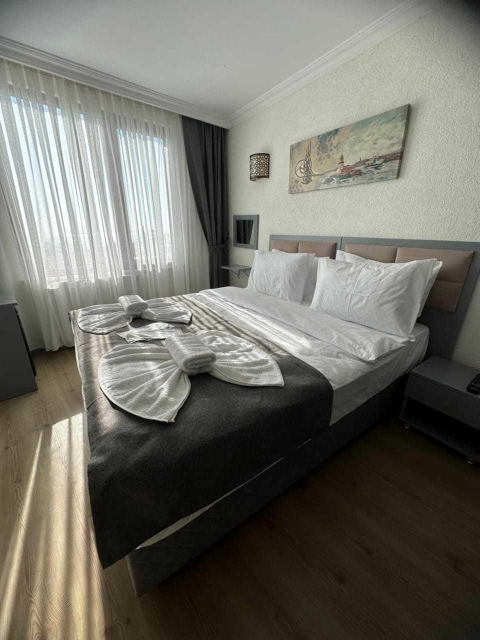 Bed, Decorative detail, Bedroom, towels