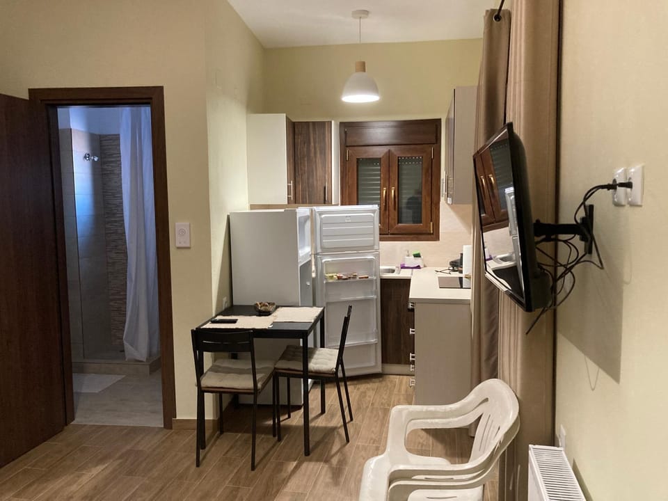 HOTEL ΗΩ (ΞΕΝΩΝΑΣ ΤΣΙΑΧΡΗΣ) Hotel in Peloponnese, Western Greece and the Ionian