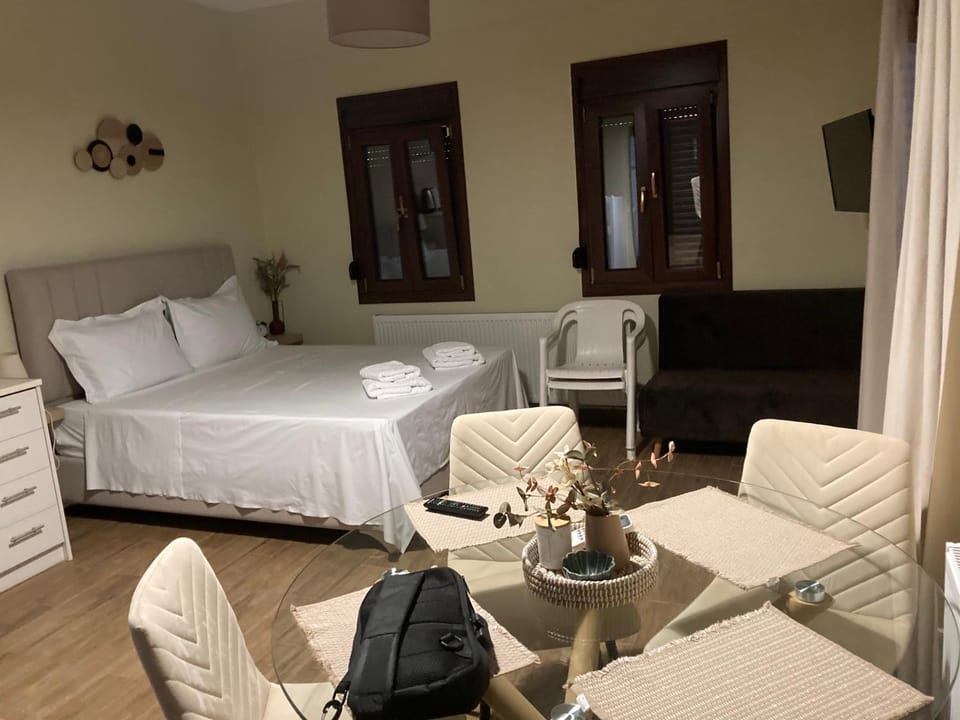 HOTEL ΗΩ (ΞΕΝΩΝΑΣ ΤΣΙΑΧΡΗΣ) Hotel in Peloponnese, Western Greece and the Ionian