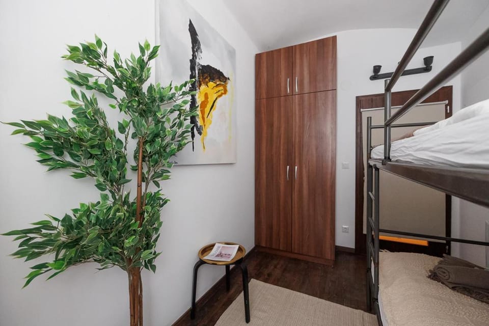 Bedroom, wardrobe