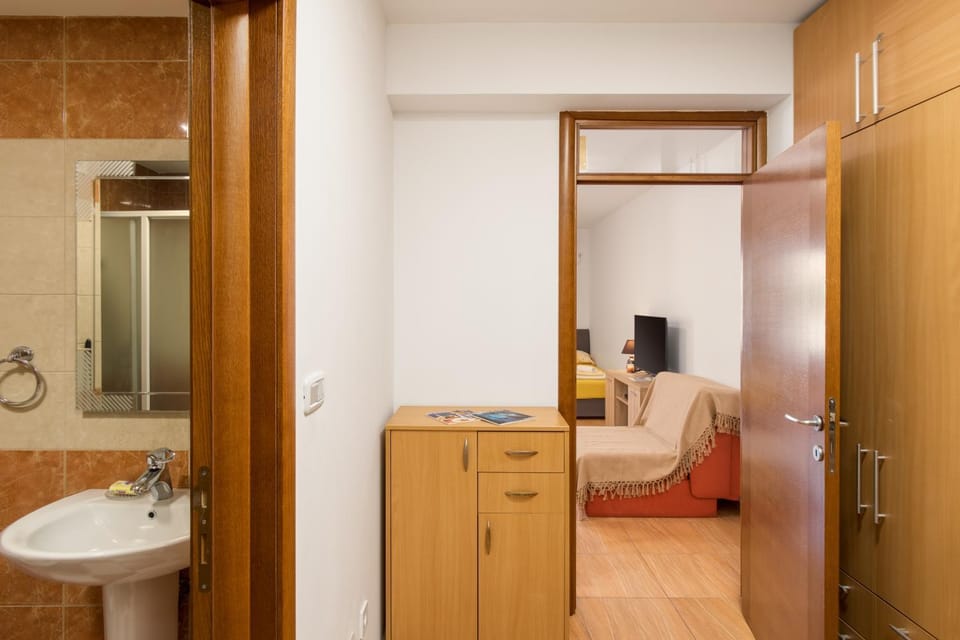 Studio Apartment Ogi Apartment in Budva