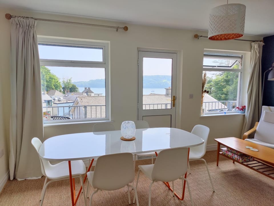 Natural landscape, View (from property/room), Balcony/Terrace, Living room, Seating area, Dining area