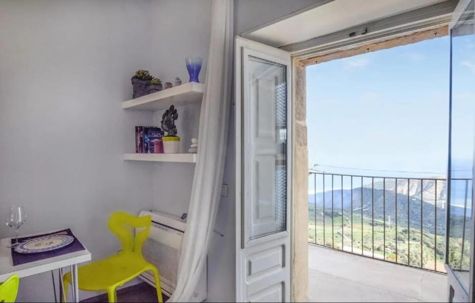 Day, Balcony/Terrace, Dining area, Mountain view, Sea view