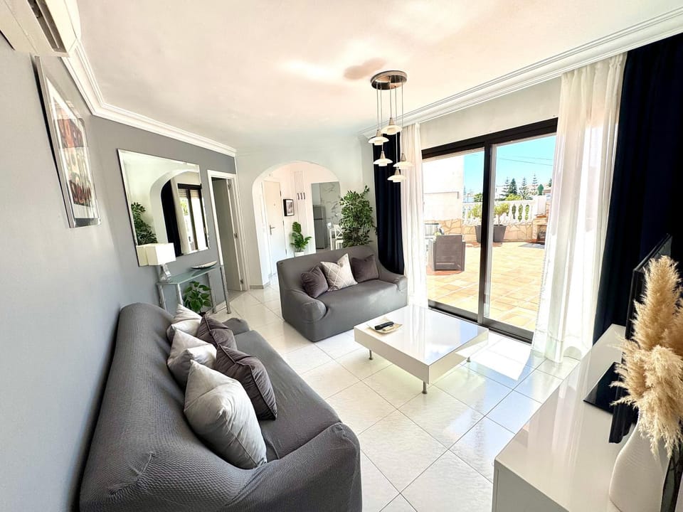 Casa en Nerja con gran terraza, muy luminosa y en tranquila urbanización House in Axarquía