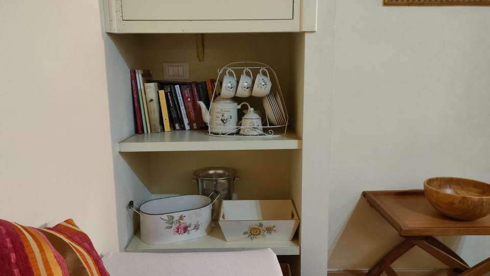 Library, Coffee/tea facilities