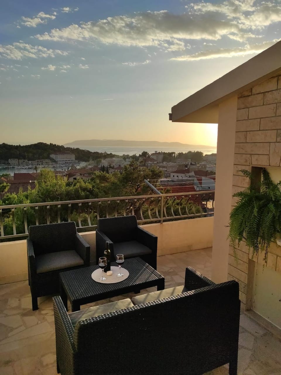 View (from property/room), Balcony/Terrace, Dining area, Sea view
