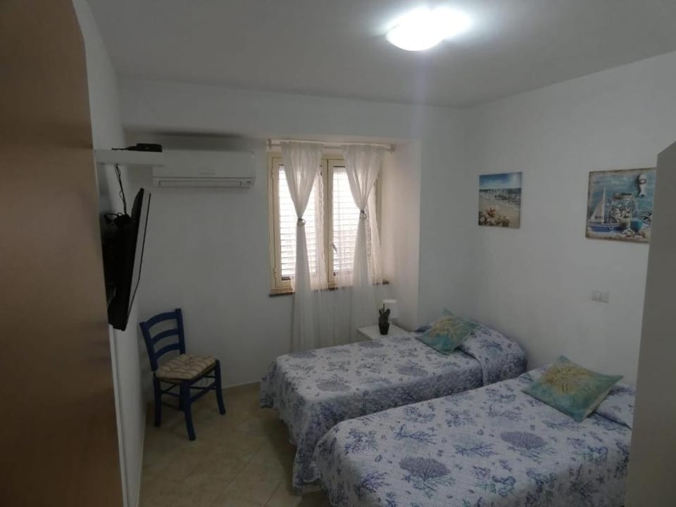 Bed, TV and multimedia, Photo of the whole room, Bedroom, air conditioner