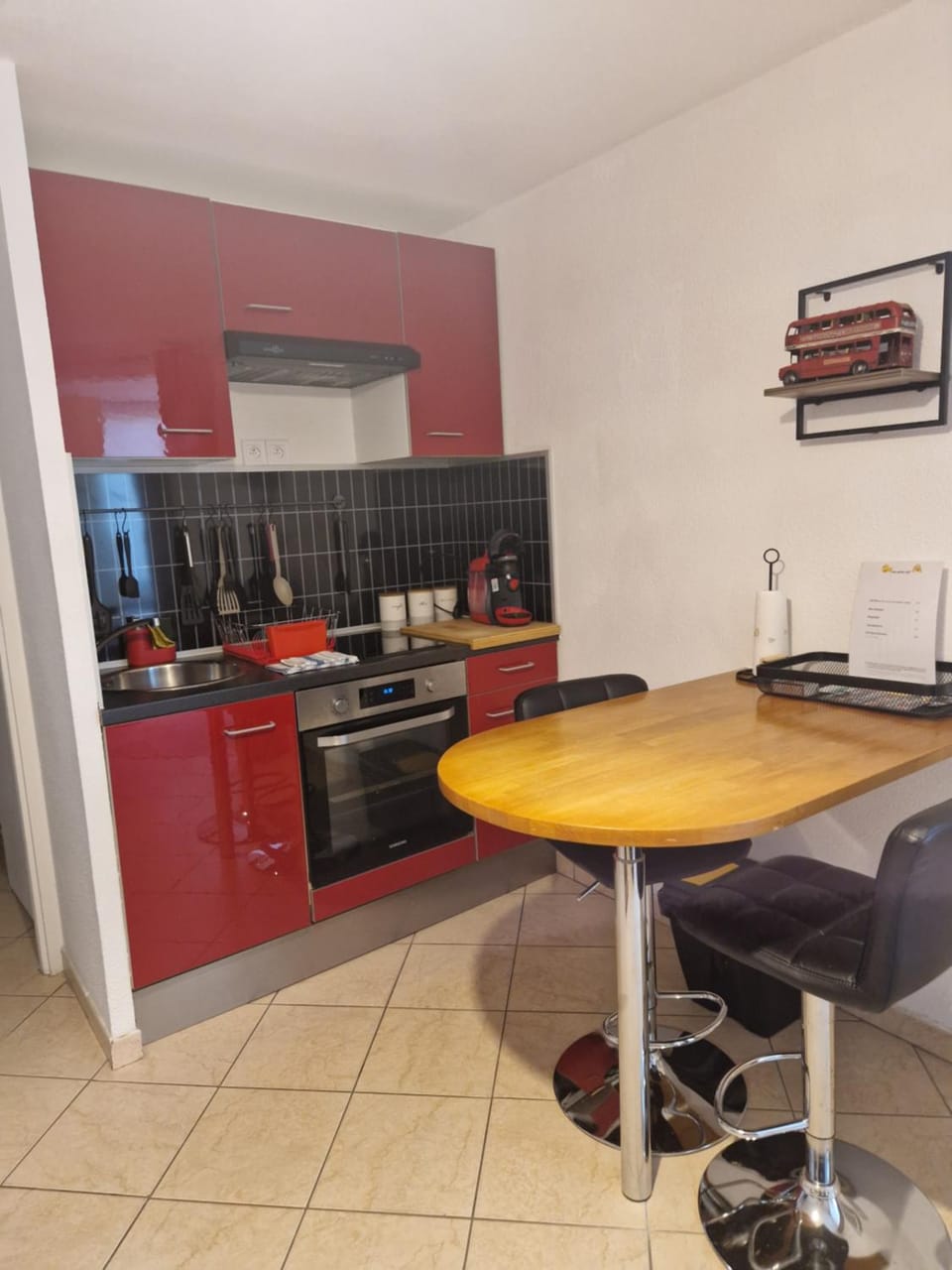 Kitchen or kitchenette, Dining area, oven, pet friendly, stove