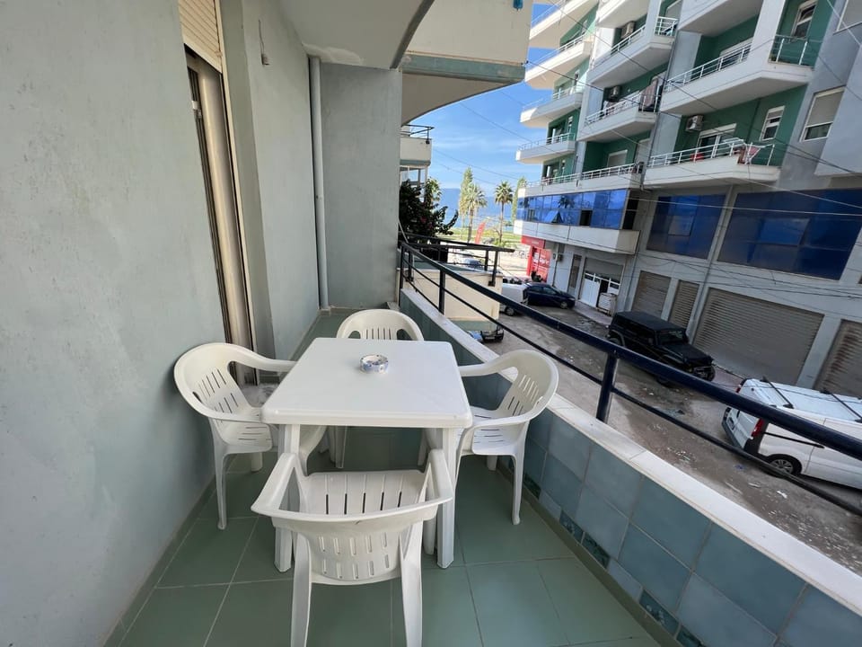 Vivi la tua vacanza con l'appartamento 2 di Ervin! Enjoy your holiday with Ervin's apartment 2! Apartment in Vlorë