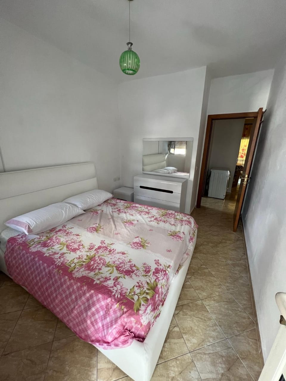 Vivi la tua vacanza con l'appartamento 2 di Ervin! Enjoy your holiday with Ervin's apartment 2! Apartment in Vlorë