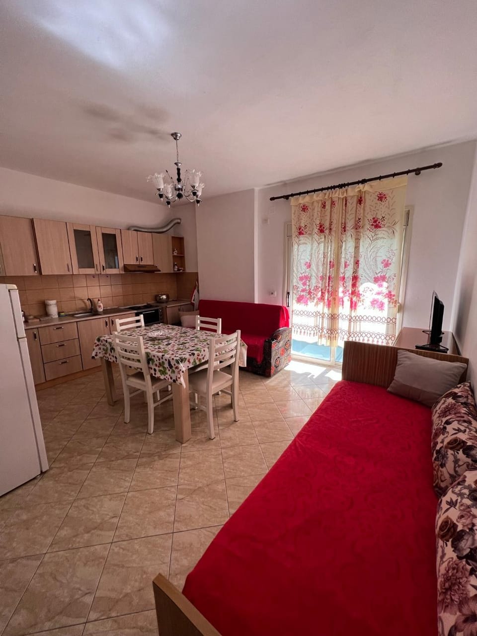 Vivi la tua vacanza con l'appartamento 2 di Ervin! Enjoy your holiday with Ervin's apartment 2! Apartment in Vlorë