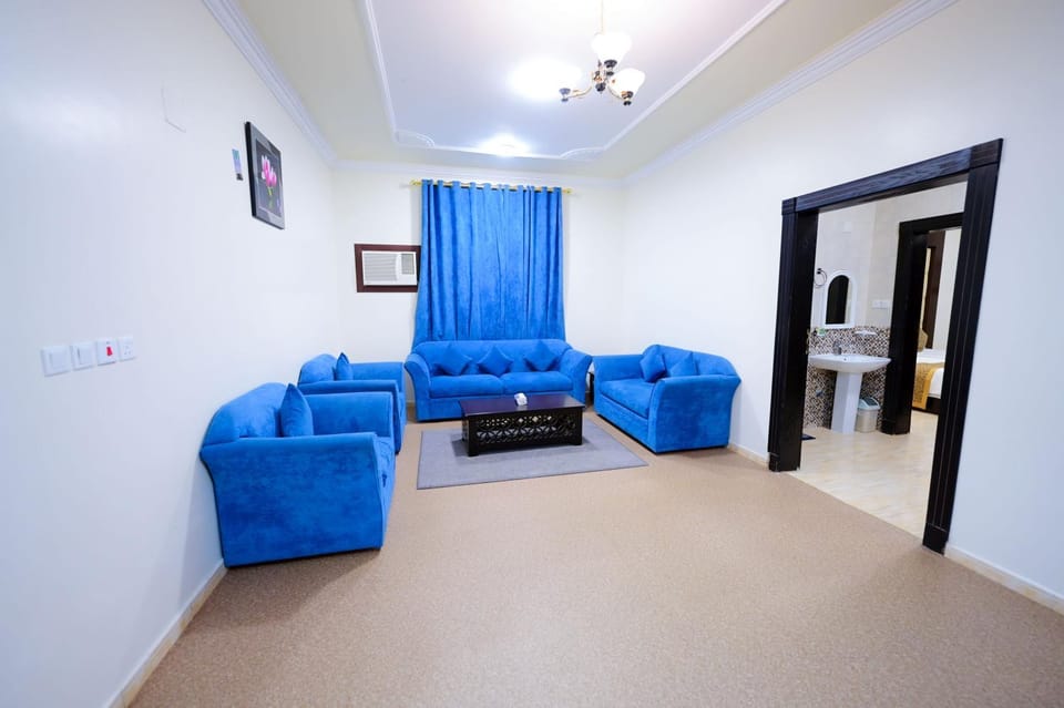 Communal lounge/ TV room, TV and multimedia, Living room, Lounge or bar, Seating area, air conditioner, air conditioner