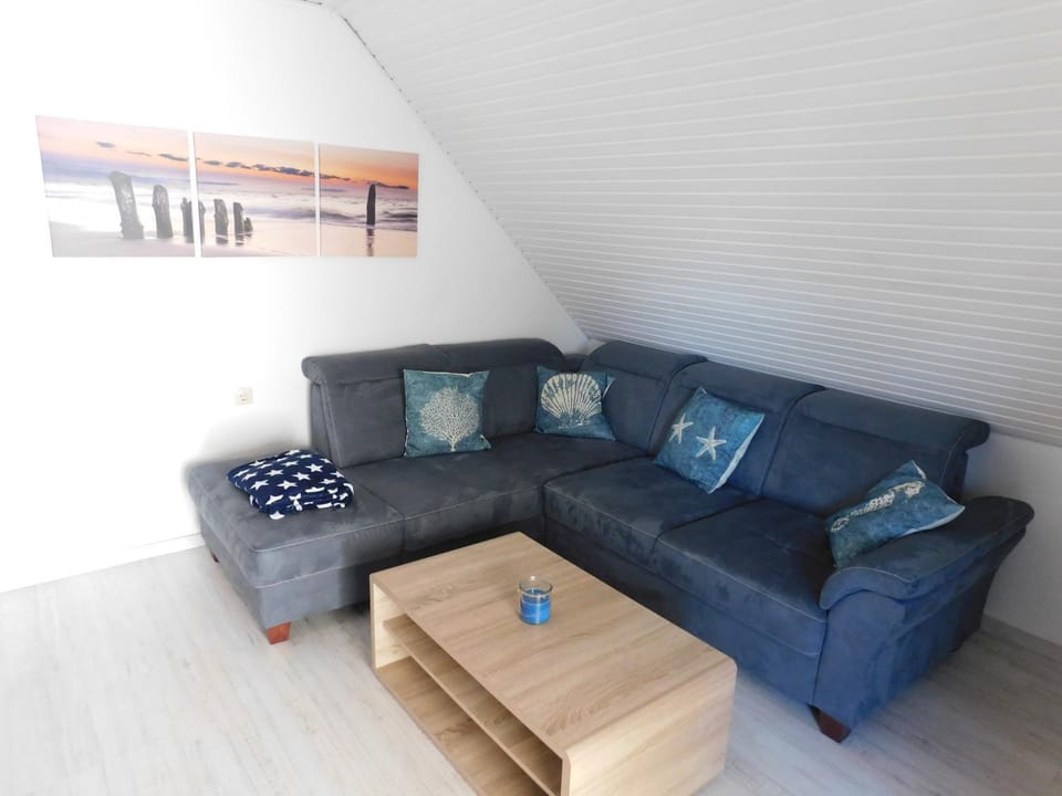 Communal lounge/ TV room, TV and multimedia, Living room, Photo of the whole room, Seating area