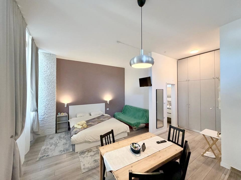 Bed, Dining area