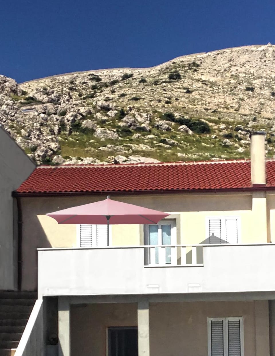 Property building, Balcony/Terrace, Balcony/Terrace, Mountain view