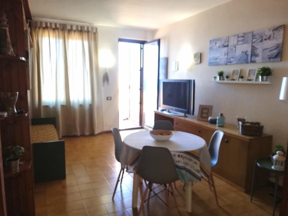 TV and multimedia, Living room, Dining area