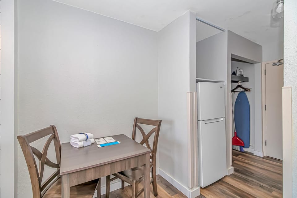 Landmark Resort King Suite Unit 607 - Beautifully Updated - Perfect for 2 guests! House in Myrtle Beach