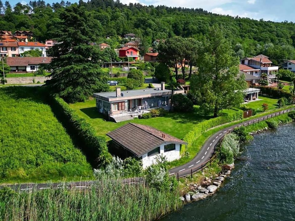 Property building, Garden, Garden view, Lake view