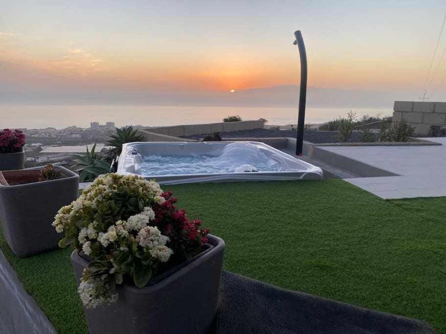 Infinity House. Ocean View hot tub. House in Canary Islands