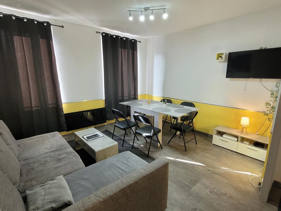 Living room, Dining area