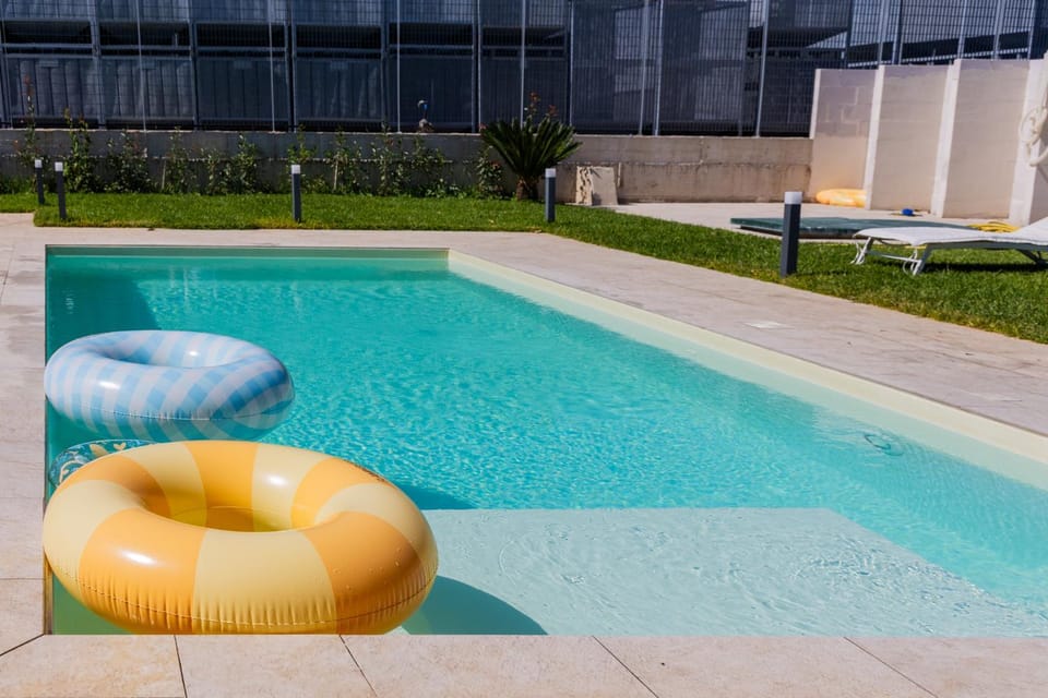 Day, Swimming pool, sunbed