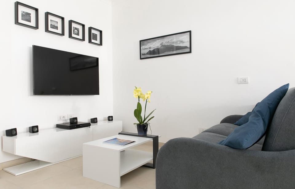 Communal lounge/ TV room, TV and multimedia