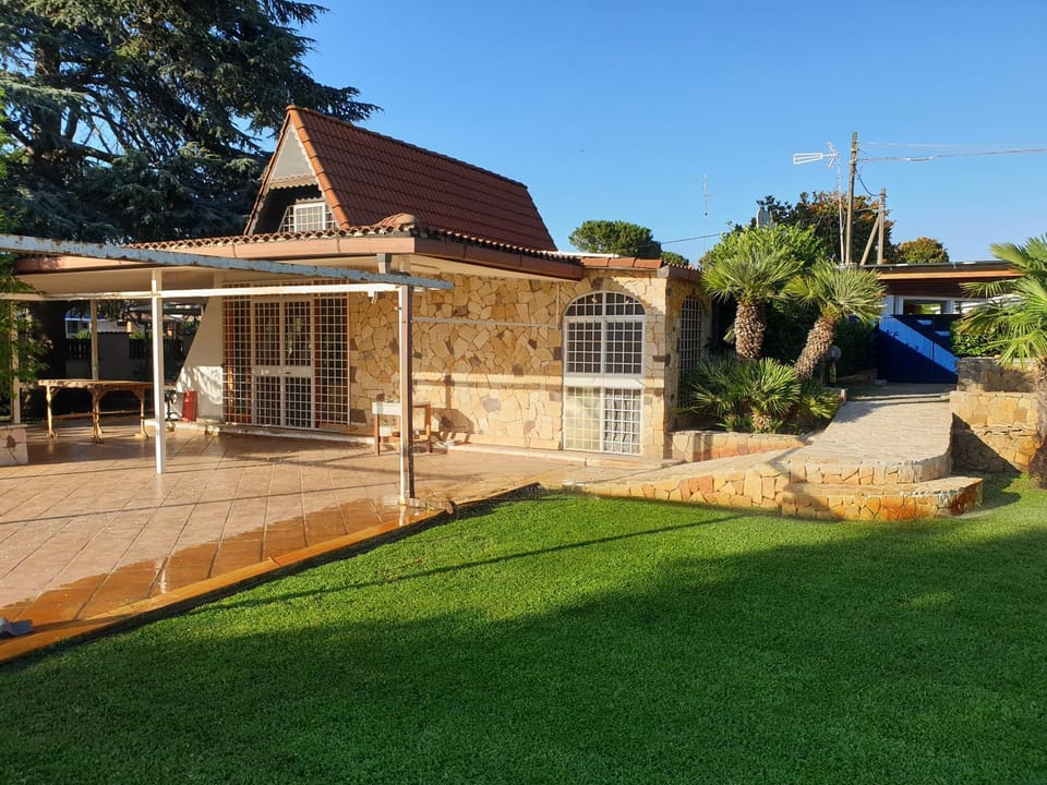 Facade/entrance, Garden