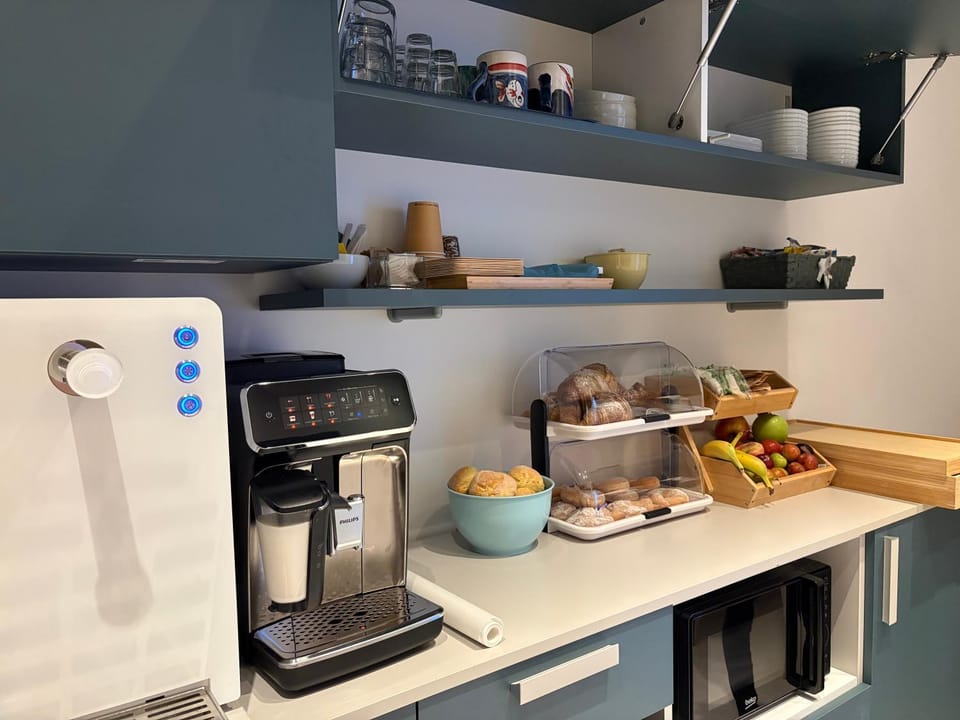 Coffee/tea facilities, Breakfast