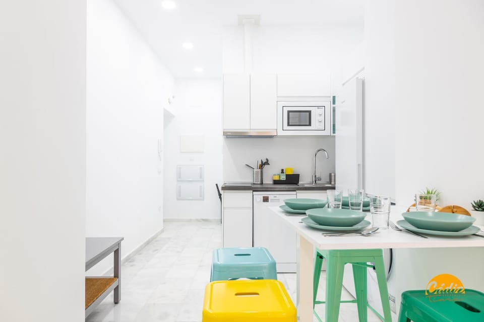 Kitchen or kitchenette, Dining area, stove
