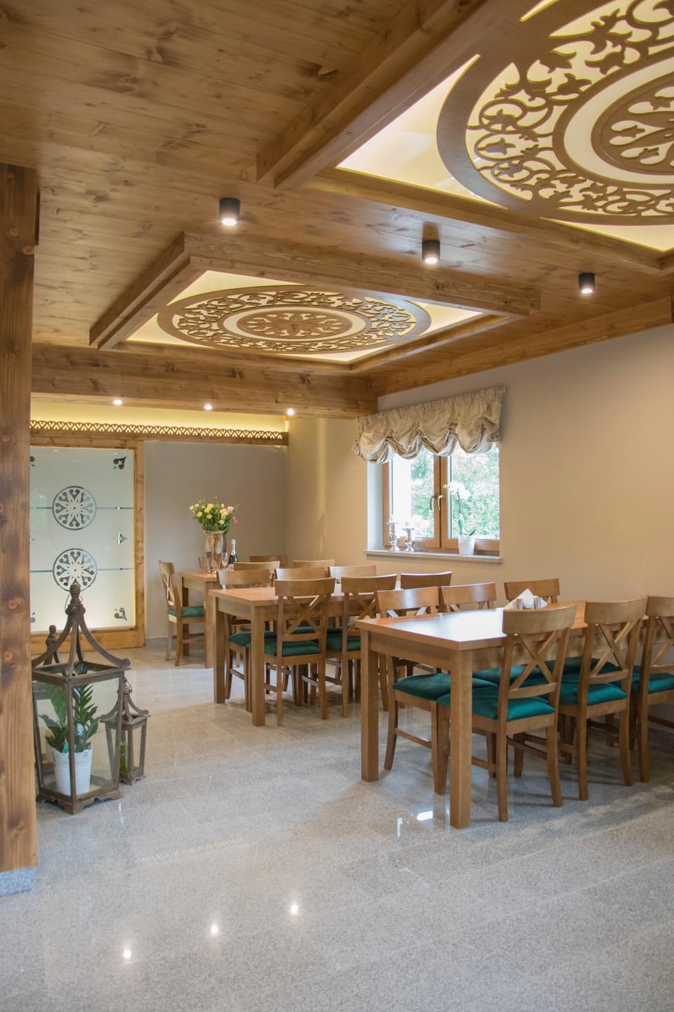 Restaurant/places to eat, Seating area