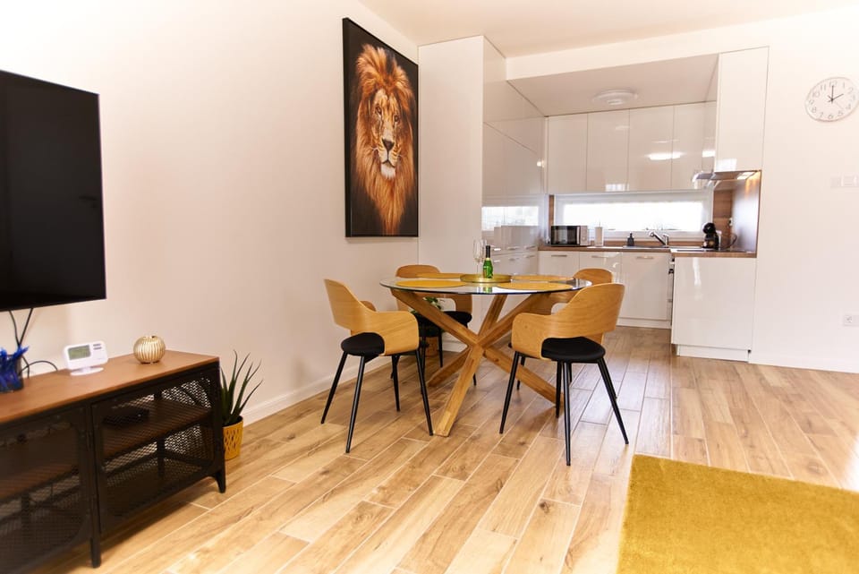 Kitchen or kitchenette, Dining area, minibar, pet friendly, stove