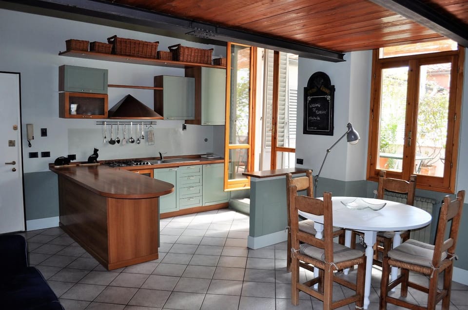 Kitchen or kitchenette, Living room