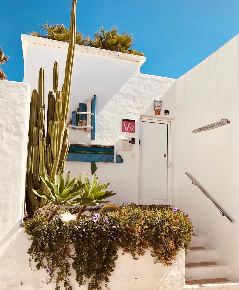 Property building, Facade/entrance, Garden