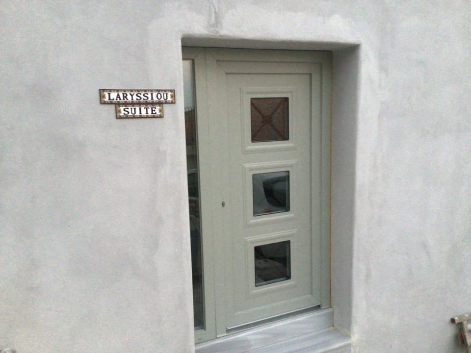 Facade/entrance, Property logo or sign, Logo/Certificate/Sign, Location