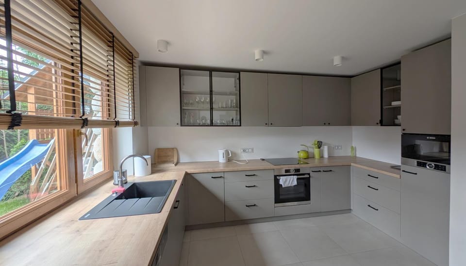 Communal kitchen, microwave, stove, kitchen