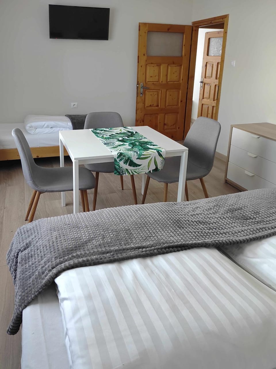Bed, TV and multimedia, Photo of the whole room, Seating area