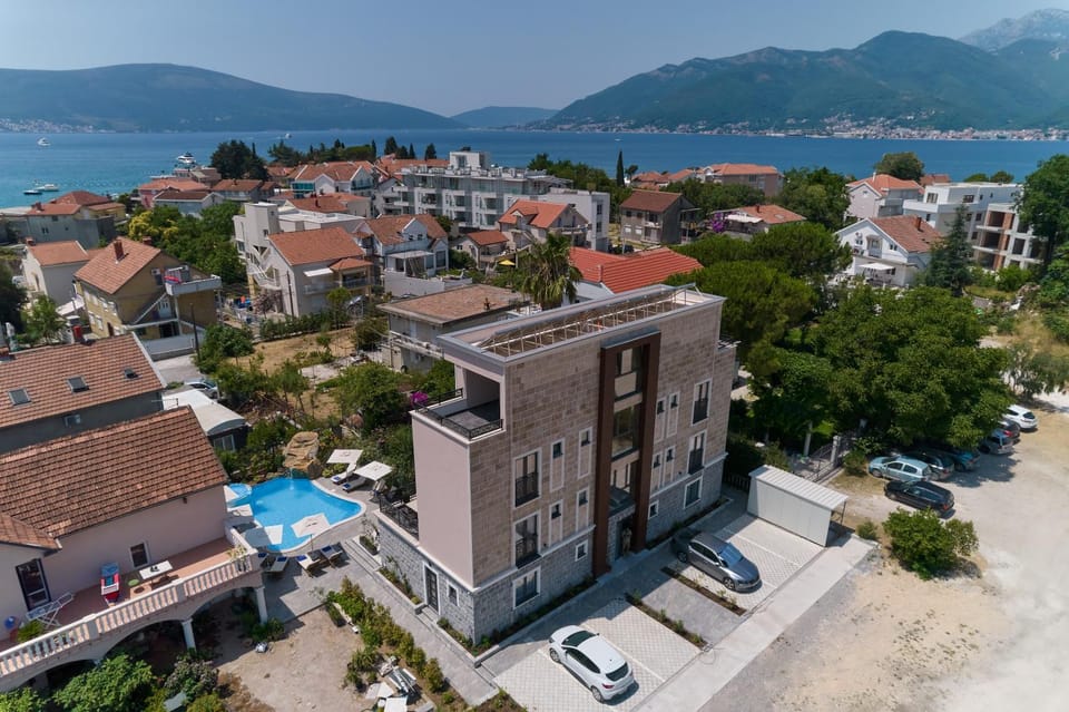 Property building, Bird's eye view, Sea view, Street view