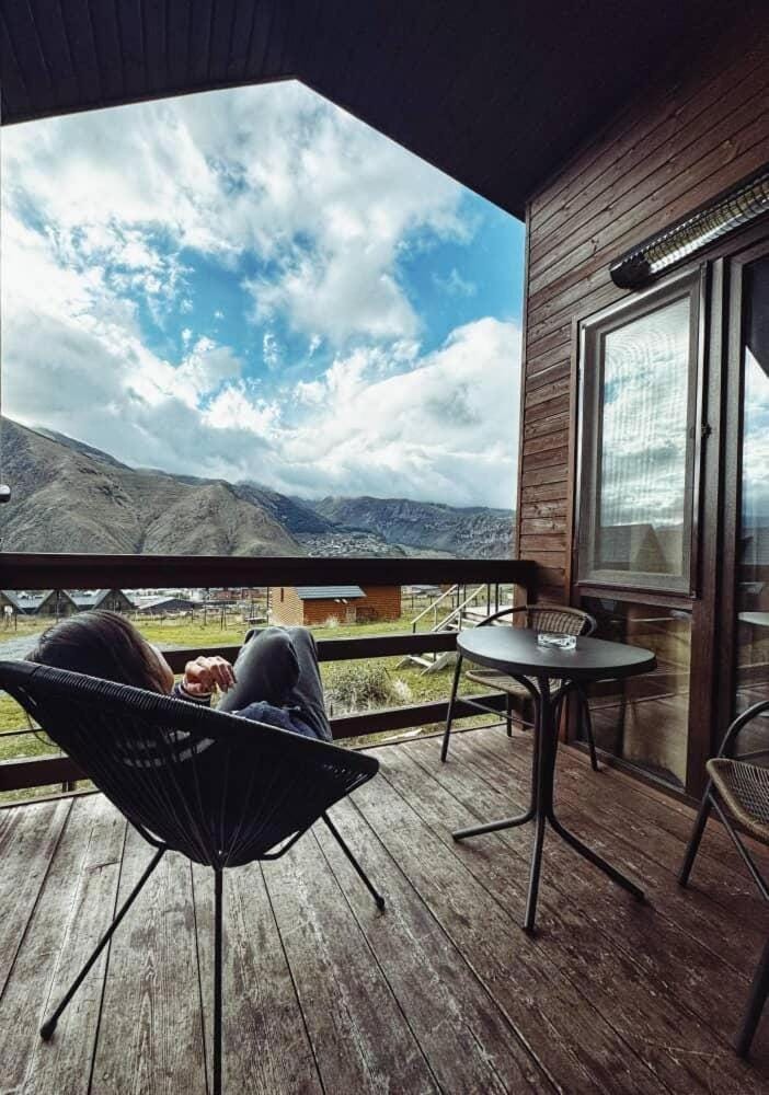 Balcony/Terrace, Mountain view