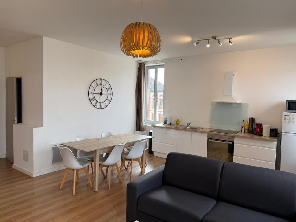 Kitchen or kitchenette, Living room, Seating area, Dining area, stove