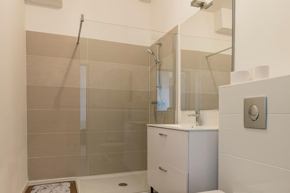 Shower, Bathroom
