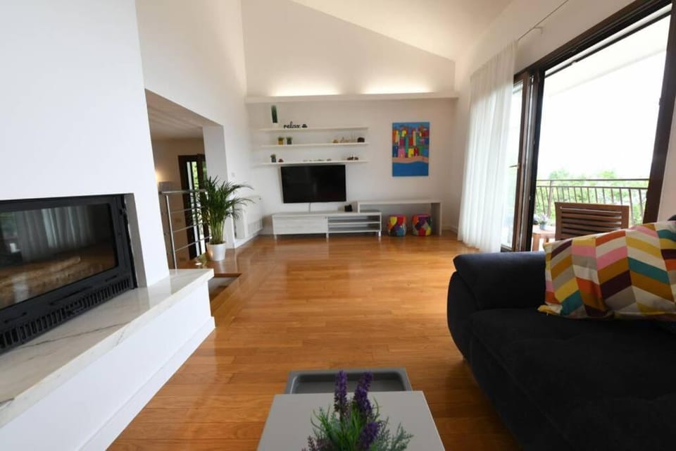 Communal lounge/ TV room, Living room, Seating area