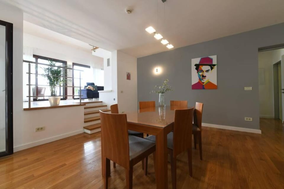 Seating area, Dining area