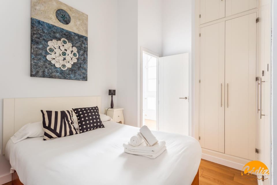 Bed, Bedroom, towels, wardrobe