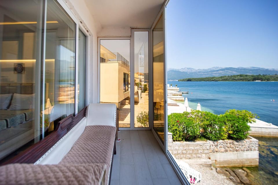 View (from property/room), Balcony/Terrace, Sea view