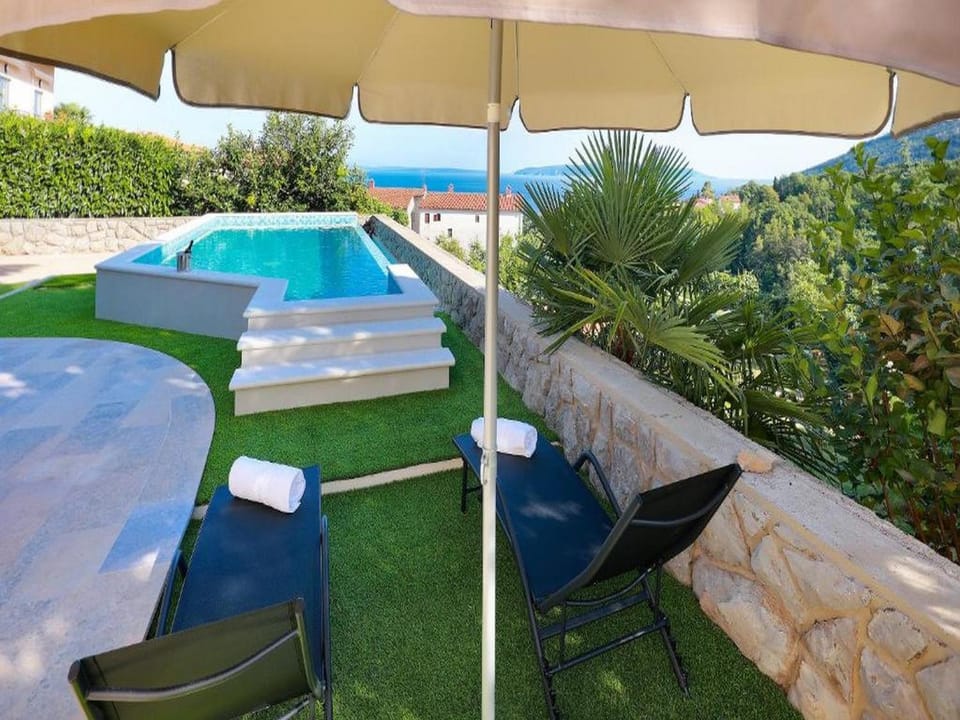 Pool view, Swimming pool