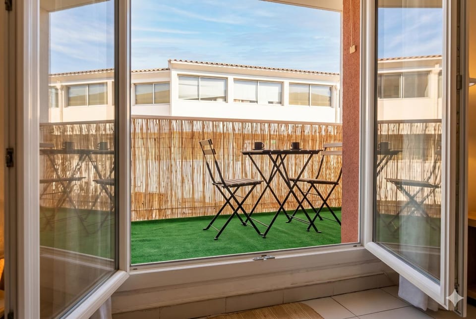 Airkeys Le Galice - Idéal Couple en Escapade Aix Culture & Détente - Terrasse Privée - Calme - Parking GRATUIT - Bastide Cézanne en face - Centre Aix 15min à pied - WIFI HD - Climatisation Apartment in Aix-en-Provence