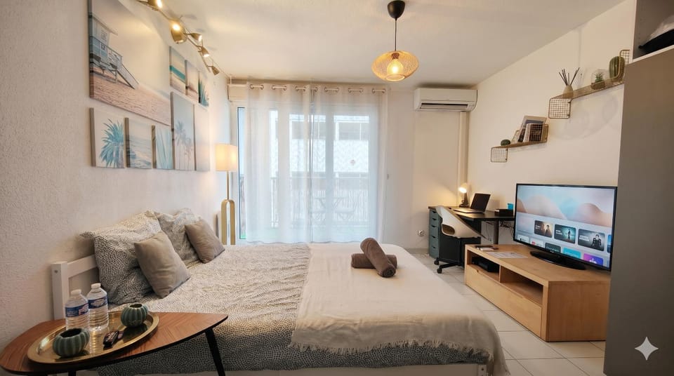 Airkeys Le Galice - Idéal Couple en Escapade Aix Culture & Détente - Terrasse Privée - Calme - Parking GRATUIT - Bastide Cézanne en face - Centre Aix 15min à pied - WIFI HD - Climatisation Apartment in Aix-en-Provence